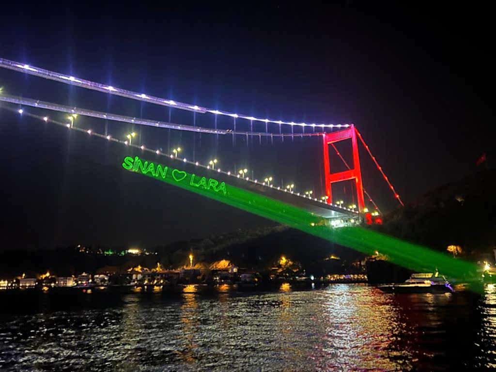 Yatta Evlilik Teklifi: Romantizmin Deniz Üzerindeki Yolculuğu