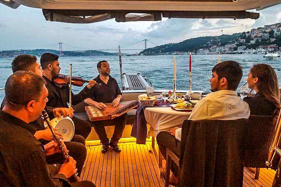 Yüzen Meyhane: Yatta Fasıl Eğlencesi Nedir?